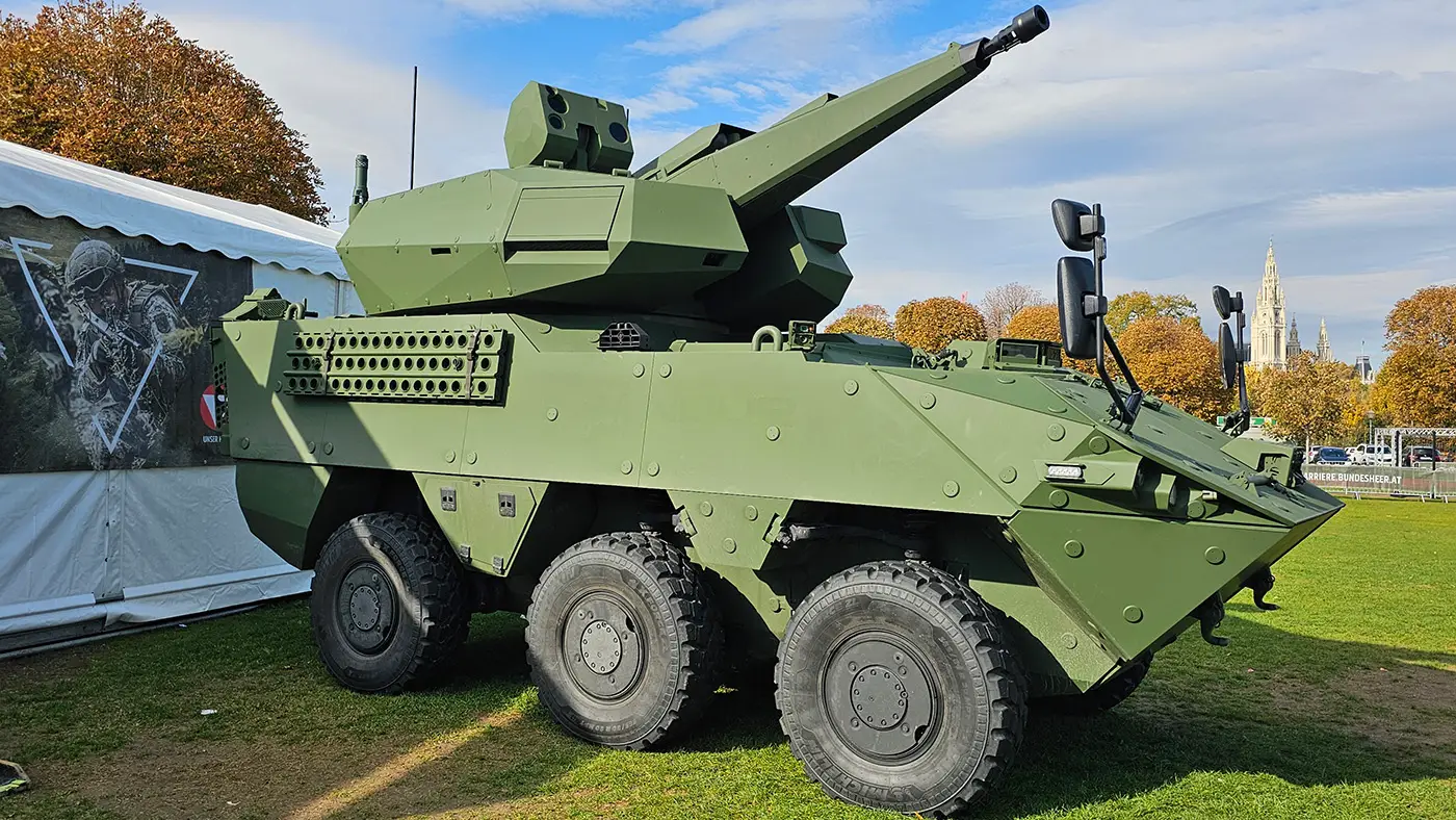 The Austrian Armed Forces will use the Pandur Evolution as a carrier vehicle for the Skyranger tower - ©Martin Rosenkranz