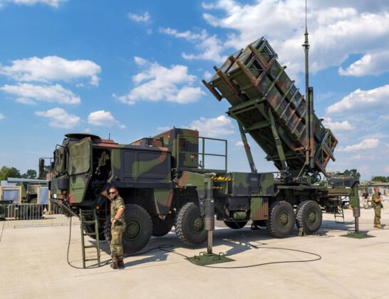 Patriot Fliegerabwehrsystem – Alamy Stock Foto/JLBvdWOLF