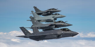 Europe’s air forces are massively upgrading Zahlreiche Kampfflugzeuge im Formationsflug – ©USAF