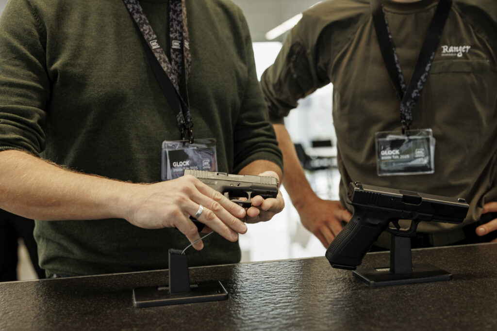 Hands on: Es galt viele Glock-Modelle kennenzulernen. ©Glock