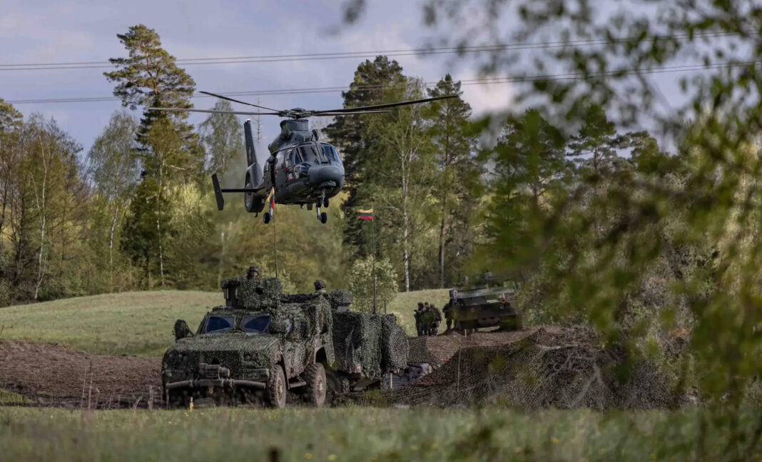 Fahrzeuge und Hubschrauber der litauischen Armee – ©Lithuanian MoD Fahrzeuge und Hubschrauber der litauischen Armee – ©Lithuanian MoD