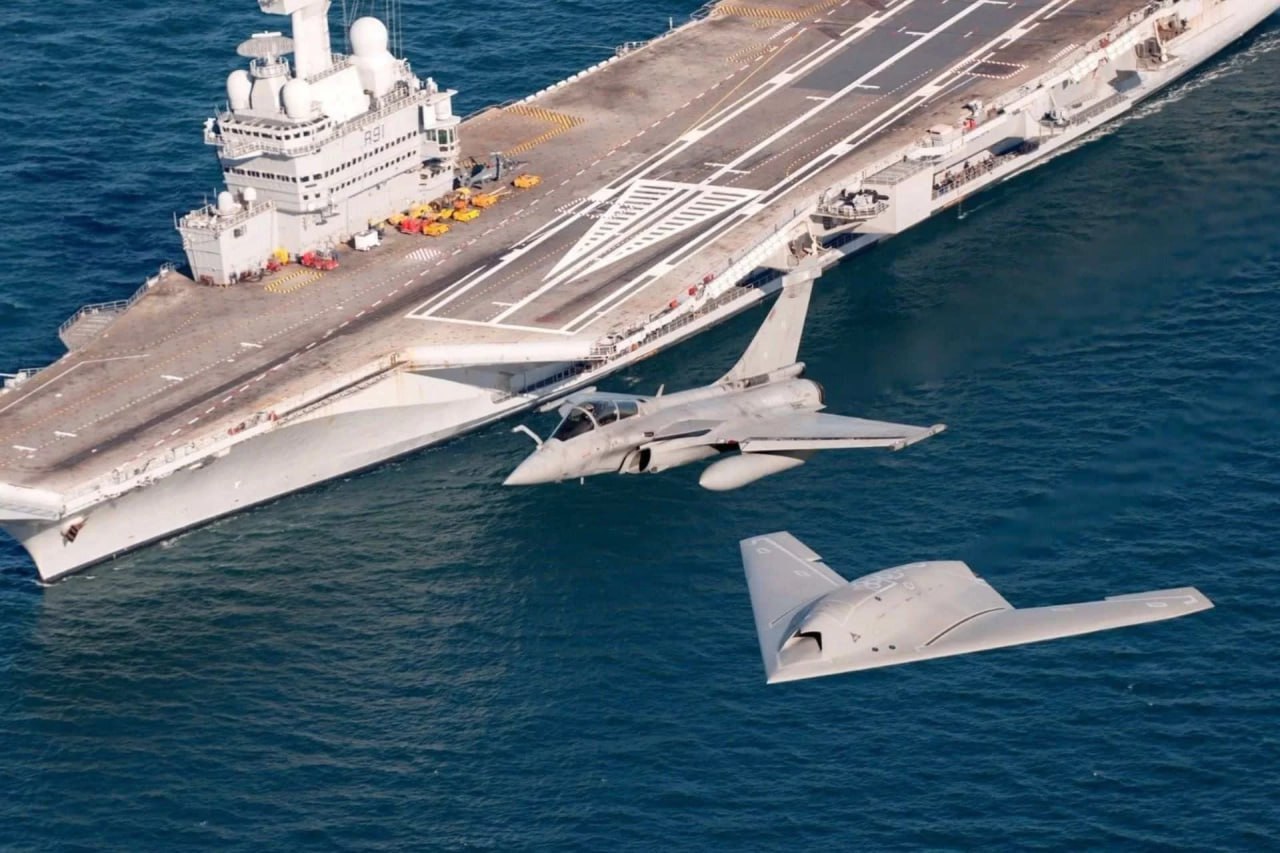 Rafale with nEUROn platform - ©Dassault Rafale with nEUROn platform - ©Dassault