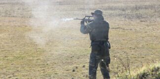 Jäger Battalion 33: Soldiers fire sharply Soldat beim Schießen mit dem Sturmgewehr 77 – ©Bundesheer