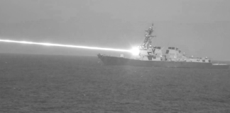 US Navy destroyer shoots with Lockheed laser cannon „USS Preble“ feuert HELIOS-Hochenergielaser ab – ©Lockheed Martin