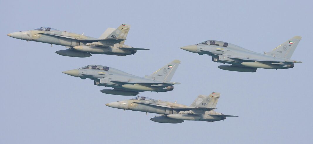 03524_c_Al Rashidi F/A-18-Kampfjets mit kuwaitischen Hoheitszeichen – ©Al Rashidi