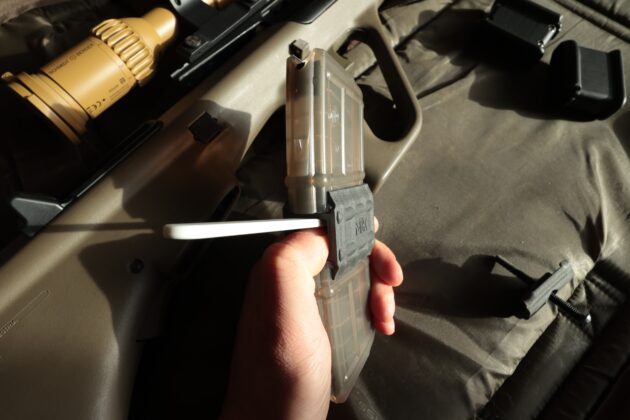 Die Demontage mit dem mitgelieferten Stift. &copy;Milit&auml;r Aktuell/Bendl