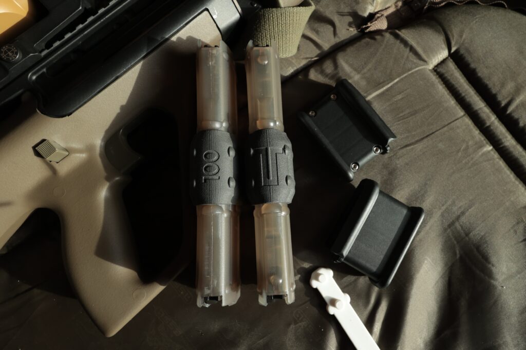 No difference: a direct comparison of couplers for 9+1 magazines (left) and for the new 10-round magazines (right). ©Militär Aktuell/Bendl