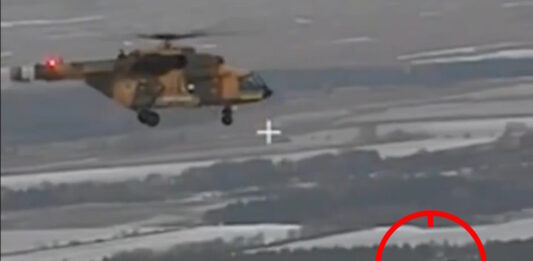 Abschuss einer Drohne von einem Helikopter aus – ©Archiv