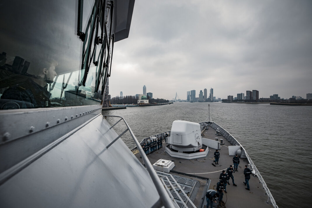 Einlauen in den Hafen von Rotterdam – ©Mediacentrum Defensie
