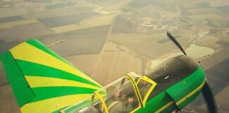 Ukraine war: daredevil men in flying boxes Jak-52 im Ukraine-Krieg – ©Archiv