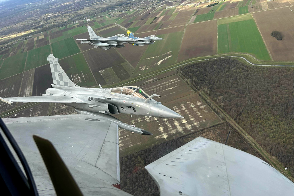 Kroatische Rafale im Formationsflug mit F-16 der US Air Force aus Aviano – ©HZR Kroatische Rafale im Formationsflug mit F-16 der US Air Force aus Aviano – ©HZR