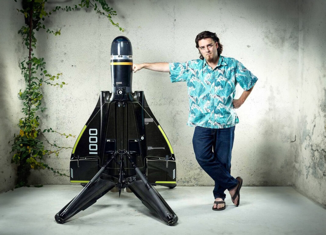 Palmer Luckey mit Roadrunner-M – ©Anduril