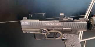 Innovative Pistole: Opos Venator auf der IWA 2025 Die Opos Venator auf der IWA 2025. ©Militär Aktuell/Bendl