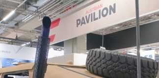 Enforce Tac 2025: Zahlreiche Unternehmen aus Österreich Blickfang und Treffpunkt: Der Humvee am Stand von Militär Aktuell auf der Enforce Tac 2025. ©Militär Aktuell/Bendl