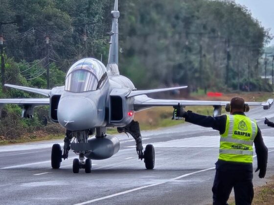 Thail&auml;ndische Luftwaffe: &Uuml;bung von Gripen-Einsatz von Autobahn &ndash; &copy;RTAF Insider