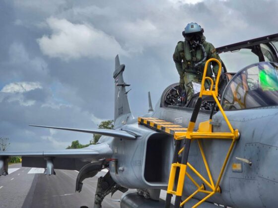 Thail&auml;ndische Luftwaffe: &Uuml;bung von Gripen-Einsatz von Autobahn &ndash; &copy;RTAF Insider