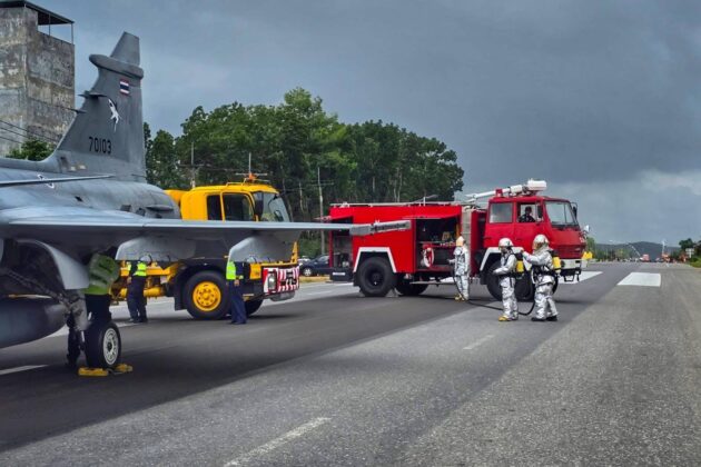 Thail&auml;ndische Luftwaffe: &Uuml;bung von Gripen-Einsatz von Autobahn &ndash; &copy;RTAF Insider