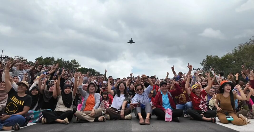 03732_c_RTAF Insider Thailändische Luftwaffe: Übung von Gripen-Einsatz von Autobahn – ©RTAF Insider