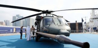 UAE show Firefighter-Black Hawk with extinguishing lance UH-60 Black Hawk mit Feuerlöschlanze – ©Georg Mader