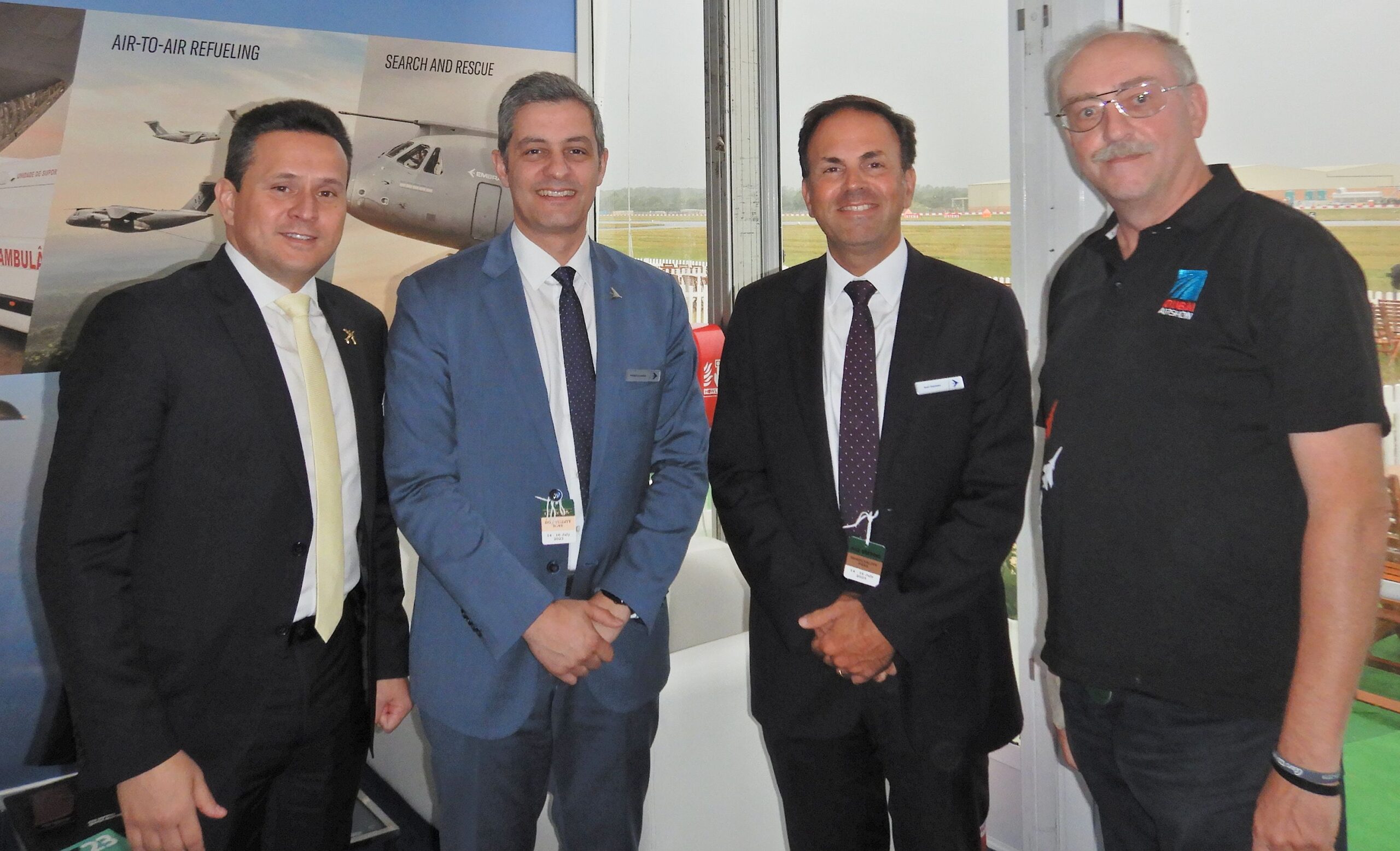 The Embraer top management around President Bosco da Costa Junior, Federico Lemos (Chief Commercial Officer) and Jose Gustavo (responsible for the European and African market at Embraer) with Militär Aktuell author Georg Mader - ©Georg Mader The Embraer top management around President Bosco da Costa Junior, Federico Lemos (Chief Commercial Officer) and Jose Gustavo (responsible for the European and African market at Embraer) with Militär Aktuell author Georg Mader - ©Georg Mader