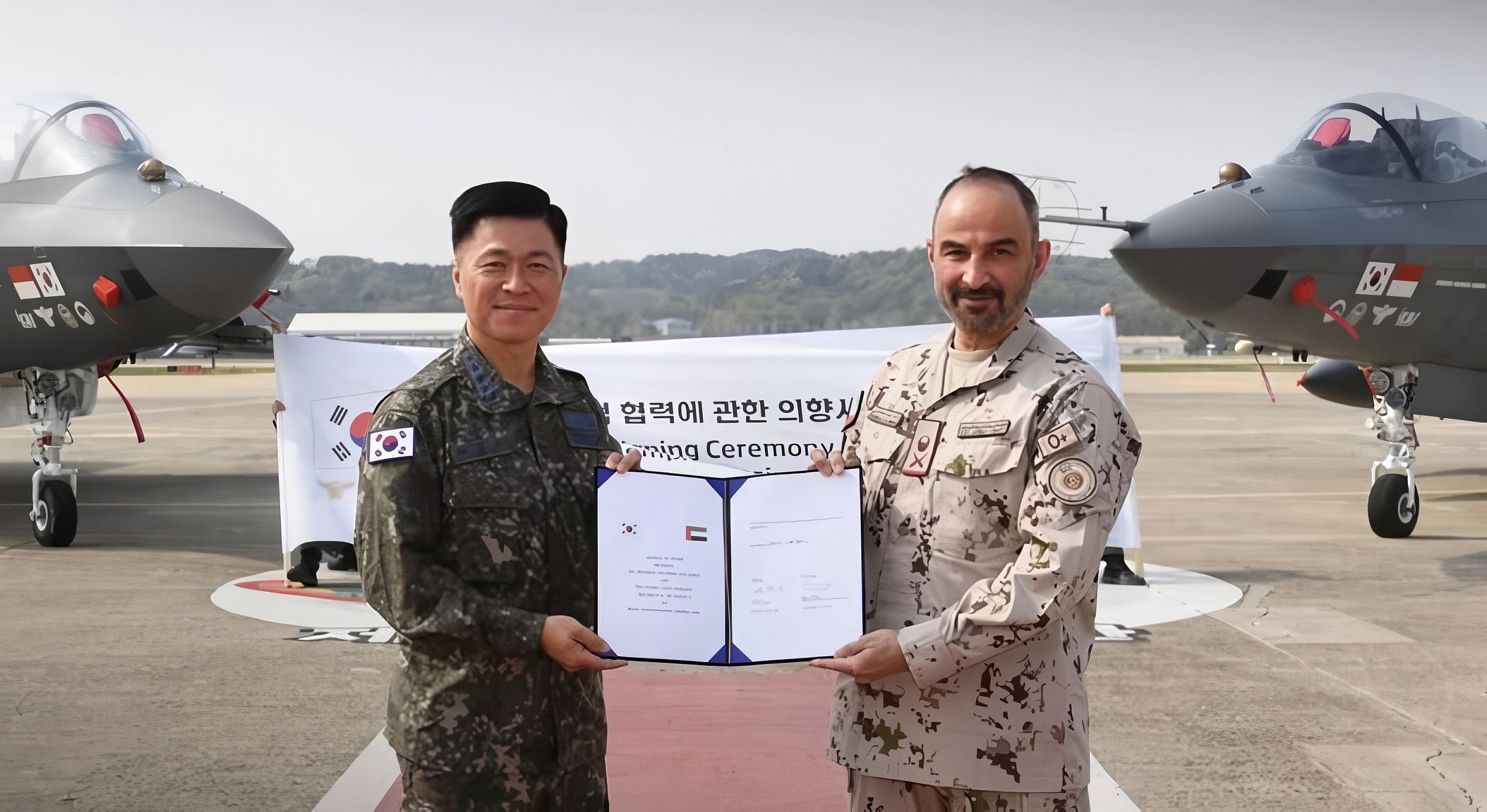 Korea: Kai KF-21 arouses international interest Recently, ROKAF Chief of Staff General Lee Young-su and UAE Air Chief General Rashed Al Shamsi signed a cooperation agreement to work more closely together on the KF-21 - ©RokAF