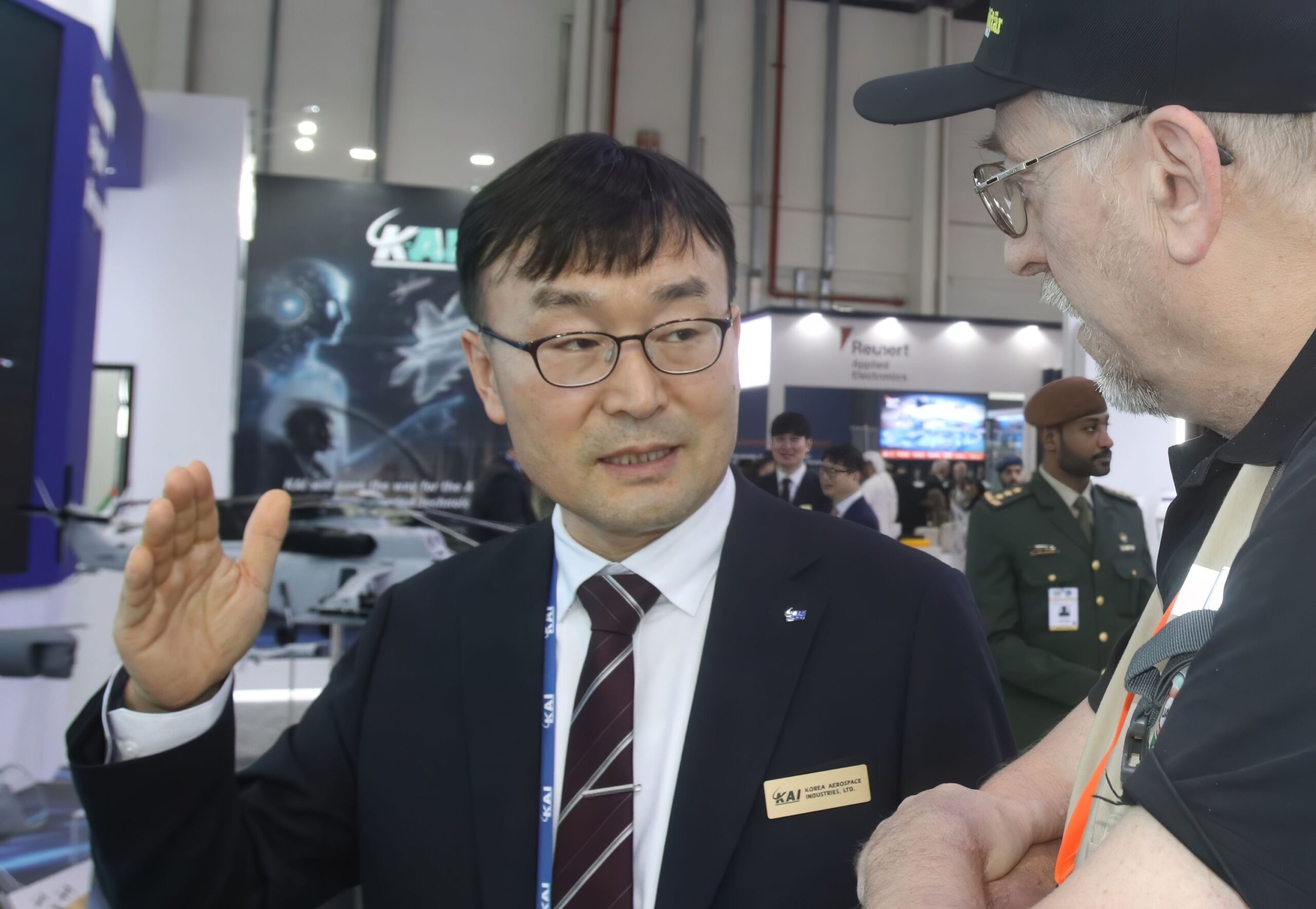 Militär Aktuell author Georg Mader and KF-21 Senior Manager and Upgrade Program Team Leader Soon-Ryong Jang from Korean Aerospace (KAI) - ©Georg Mader Militär Aktuell author Georg Mader and KF-21 Senior Manager and Upgrade Program Team Leader Soon-Ryong Jang from Korean Aerospace (KAI) - ©Georg Mader