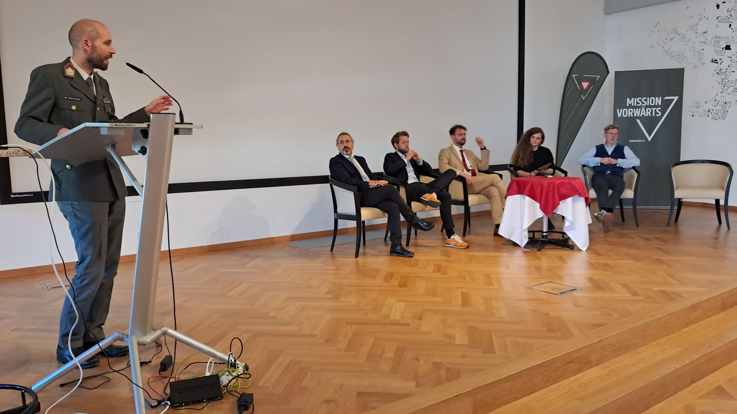 Bundesheer: Symposium „Kognitiv – Kriegsführung, Sicherheit und Resilienz“ Bundesheer: Symposium „Kognitiv – Kriegsführung, Sicherheit und Resilienz“ – ©Bundesheer