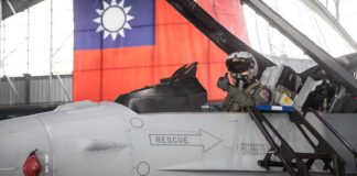F-16 für die Philippinen genehmigt und an Taiwan übergeben Erster F-16-Kampfjet an Taiwan übergeben – ©Taiwan MoD