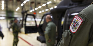 Schweden und Österreich kooperieren bei Black Hawks Schweden und Österreich arbeiten bei Black Hawk-Betrieb zusammen – ©Swedish Air Force