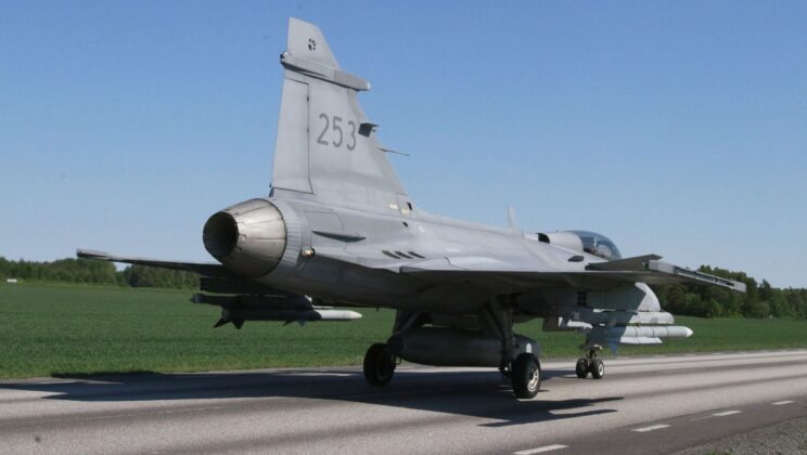 Eine Gripen-C bei den Stra&szlig;entests 2024 &ndash; &copy;Georg Mader