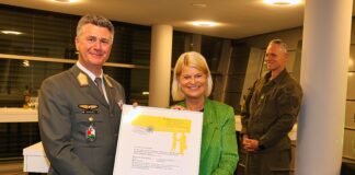 Green Event: Militärkommando Salzburg für Nachhaltigkeit ausgezeichnet Klaudia Tanner überreicht die Zertifizierung „Green Event" -©Wolfgang Riedlsperger