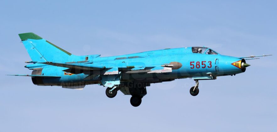 Su-22-Kampfjets mit Hoheitszeichen Vietnam &ndash; &copy;Georg Mader