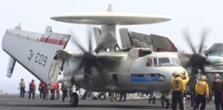 „Glücksspiel“ bei US-Frühwarnflugzeugen? Hawkeye statt Wedgetail „Glücksspiel” bei US-Frühwarnflugzeugen? „Hawkeye” statt „Wedgetail” – ©Georg Mader
