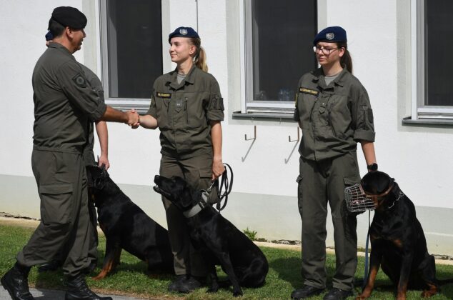 Milit&auml;rhundetaufe in Kaisersteinbruch &ndash; &copy;Patrick Huber