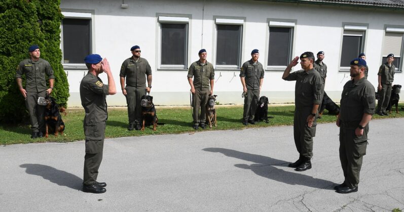 Milit&auml;rhundetaufe in Kaisersteinbruch &ndash; &copy;Patrick Huber