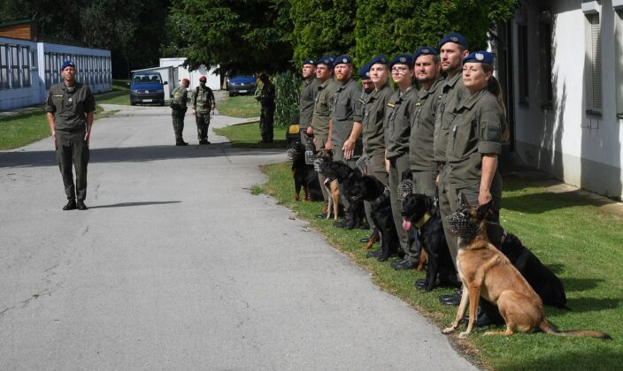 Milit&auml;rhundetaufe in Kaisersteinbruch &ndash; &copy;Patrick Huber