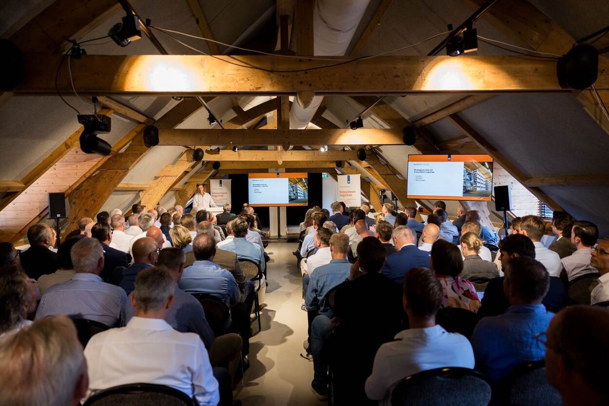 Netherlands integrates civilian companies into logistics chains Netherlands integrates civilian companies into logistics chains - ©Defensie.nl