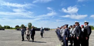 Bundeswehr: 447 new lieutenants Oberst Matthias Henkelmann, Eva-Maria Kern, Nils Hilmer und Oberstleutnant Stefan Mühlich schreiten die Formation ab -