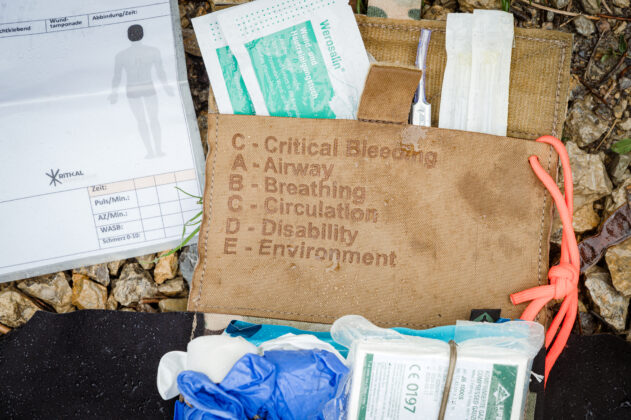 Offengelegt: Das Trauma Burrito von Black Trident mit optionaler Laserung des cABCDE-Protokolls. &copy;Sebastian Freiler