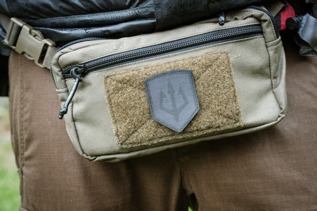 Black Trident Fanny Pack Sandstorm. Mehr dazu im Ranger Magazin #3. ©Sebastian Freiler