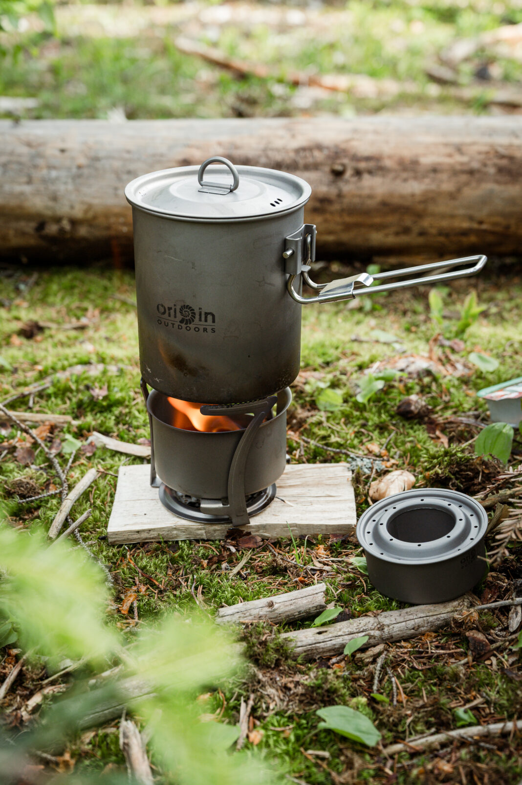 Der Camping Kochtopf Titan und der Kocher Combo Titan von Origin Outdoors. ©Sebastian Freiler Der Camping Kochtopf Titan und der Kocher Combo Titan von Origin Outdoors. ©Sebastian Freiler