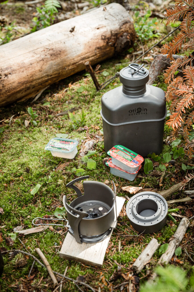 Im Test: Origin Outdoors Titan-Ausrüstung Getestet wurde der Allesbrenner Kocher Combo von Origin Outdoors auch mit dem Firdragon Zunder von BCB. ©Sebastian Freiler