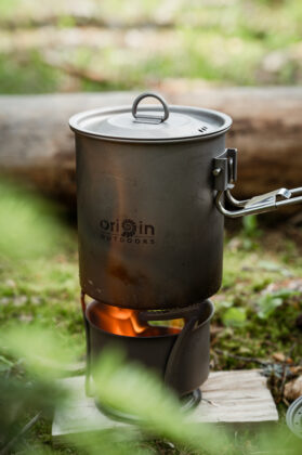 Der Camping Kochtopf Titan und der Kocher Combo Titan von Origin Outdoors. ©Sebastian Freiler