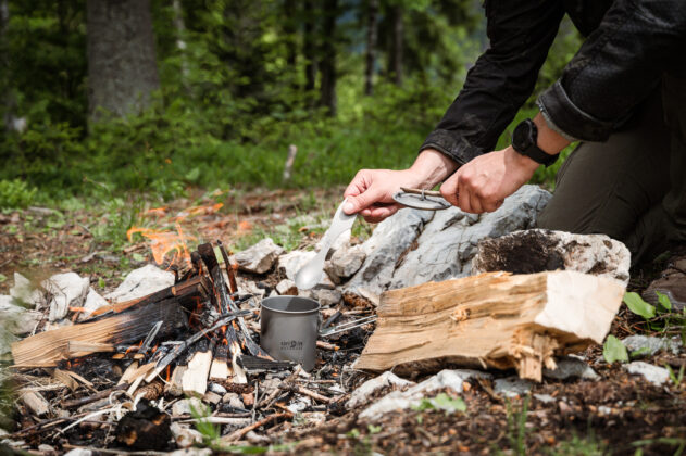 Titan im Einsatz: Camping Kochtopf und Spork von Origin Outdoors. ©Sebastian Freiler