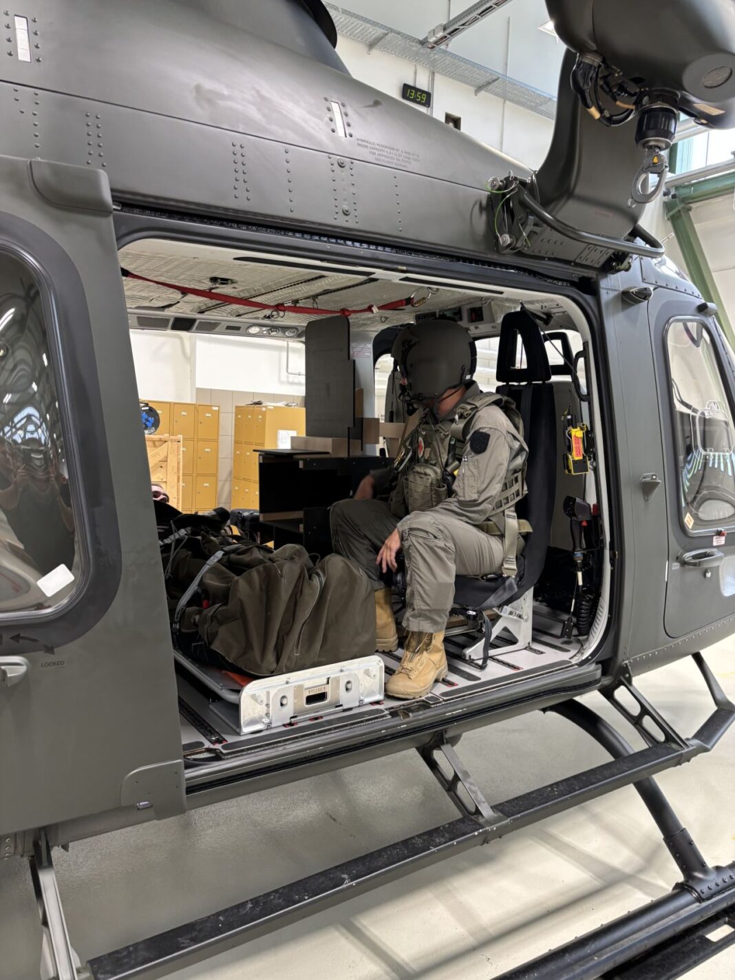 04472_c_AAT Anprobe für EMS-Kits für AW169 – ©AAT