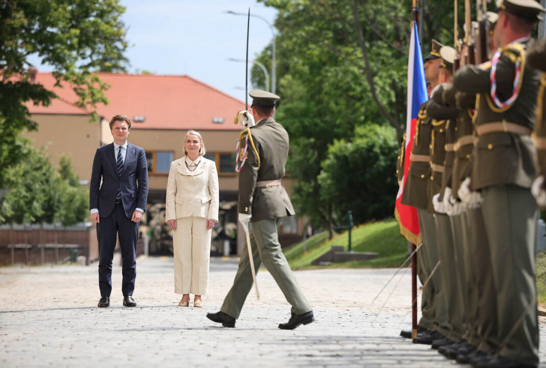 Brekelmans traf in Prag seine tschechische Amtskollegin Jana Černochová -