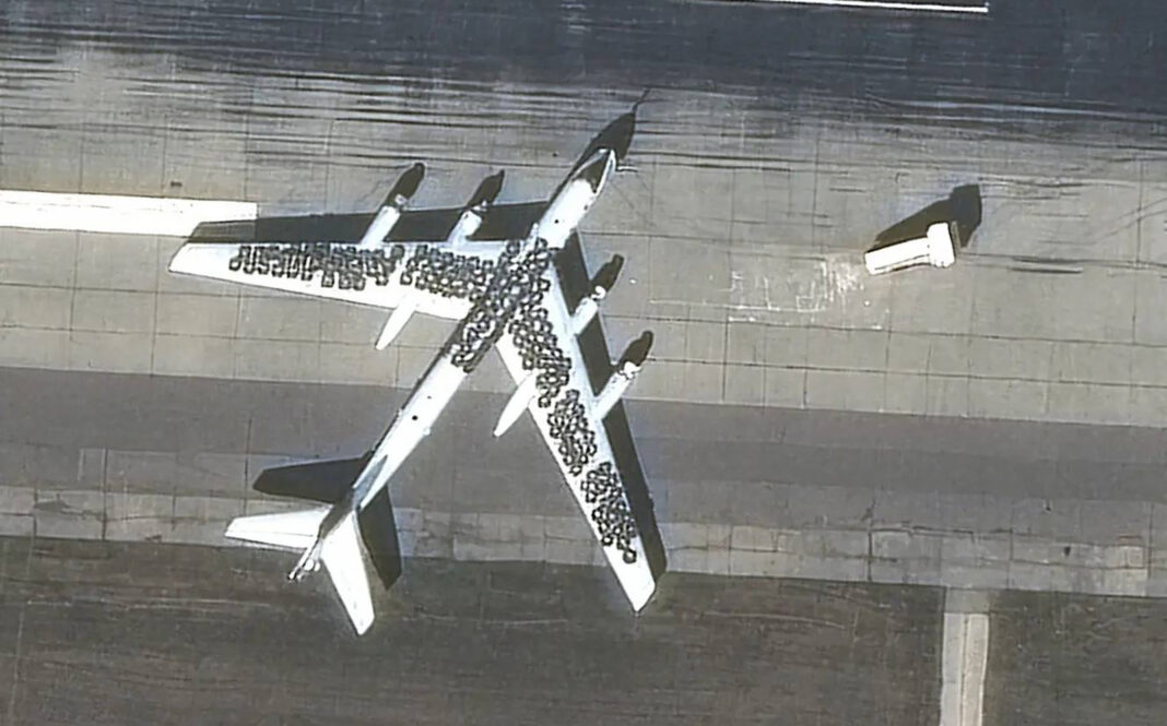 Russischer Kampfjet mit Autoreifen auf den Tragflächen – ©Archiv