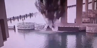 Nächster Schlag für Russland: Kertsch-Brücke erneut attackiert Explosion bei einem Pfeiler der Kertsch-Brücke – ©SBU