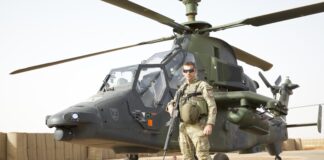 „Vertrauen kann man nicht befehlen – man muss es sich erarbeiten” Major Christian Kappl, Kommandant der österreichischen OH-58-Mehrzweckhubschrauberstaffel – ©Bundesheer/LuAufkl