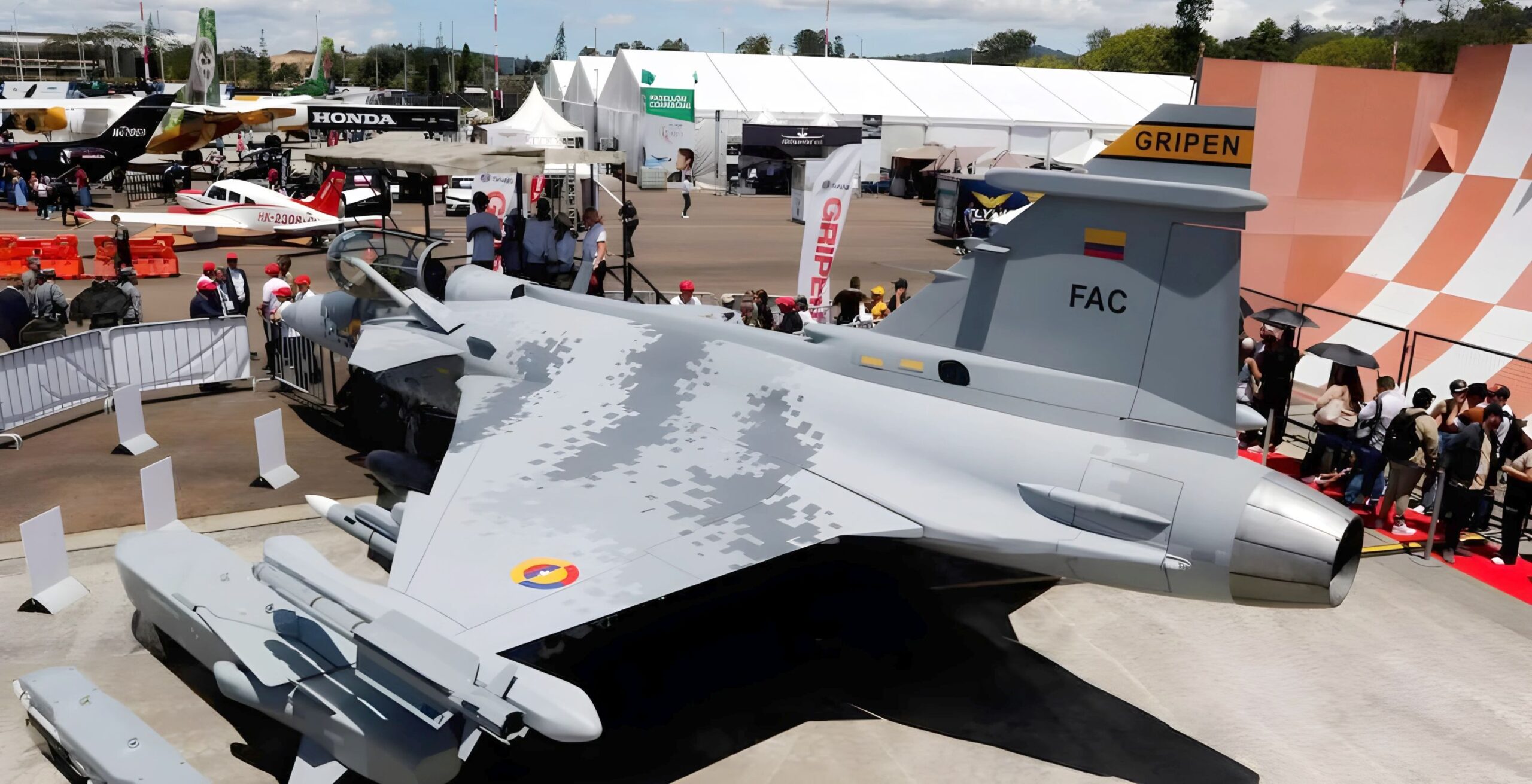 Gripen E Mock-up mit kolumbianischen Hoheitszeichen – ©Archiv Gripen E Mock-up mit kolumbianischen Hoheitszeichen – ©Archiv